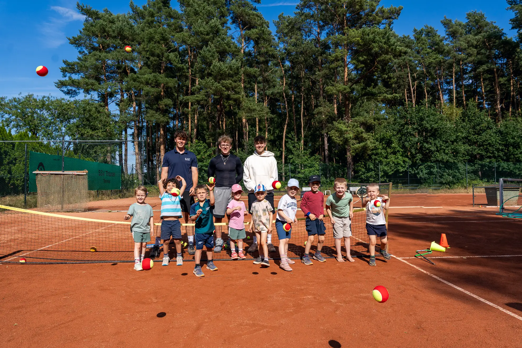 Gruppenfoto des Tenniscamps 2025.